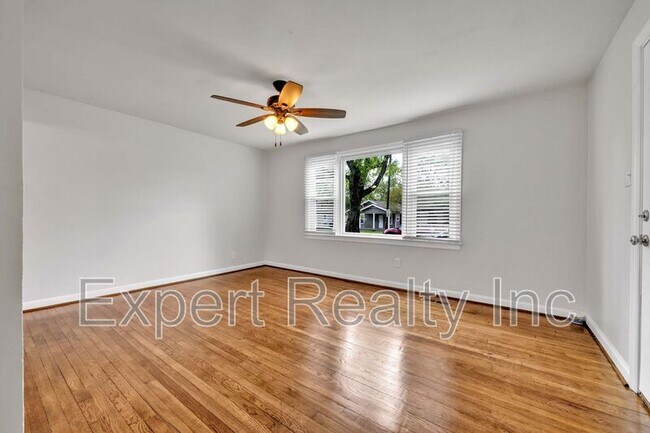 Building Photo - 7119 1st Ave S