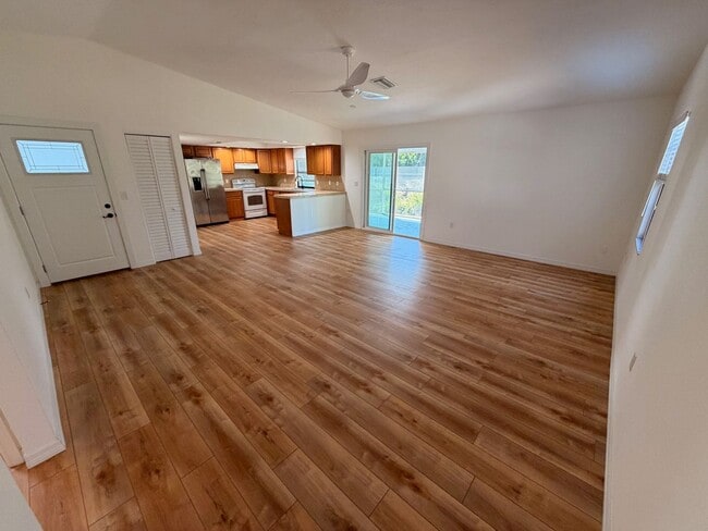 Building Photo - Highly sought after 2/2 in Gulf Gate