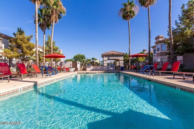 Building Photo - Fully furnished 2 bedroom 2 bathroom unit ...