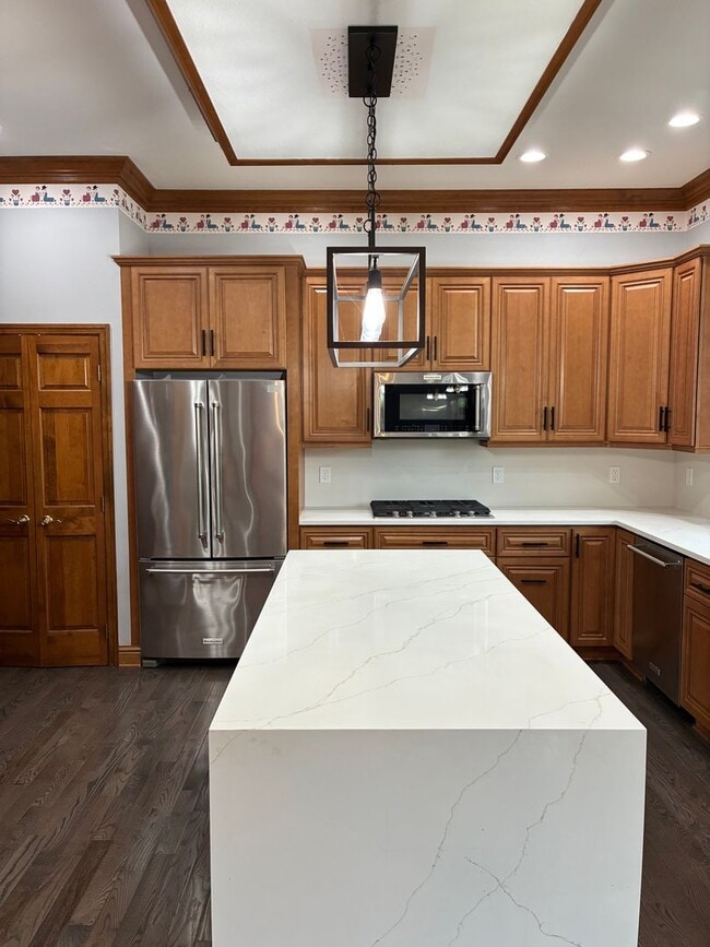 Building Photo - Magnificent 5-Bedroom Private Estate in Bu...