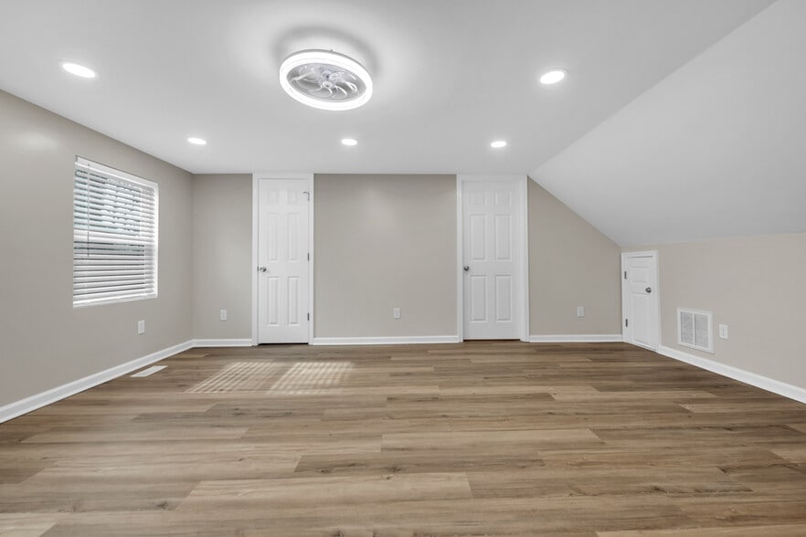 Primary Bedroom - 8 E Preston St