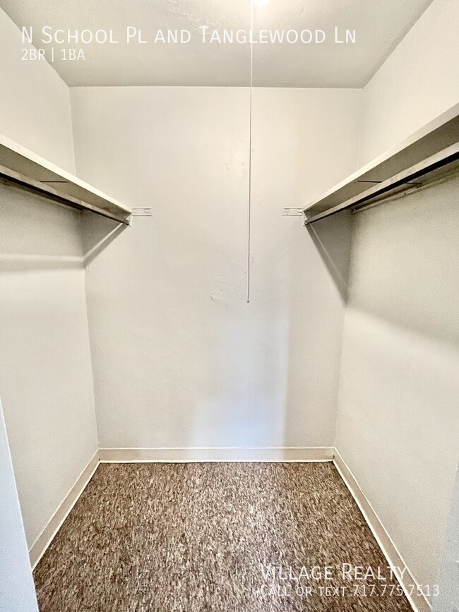 Building Photo - 307 N School Pl