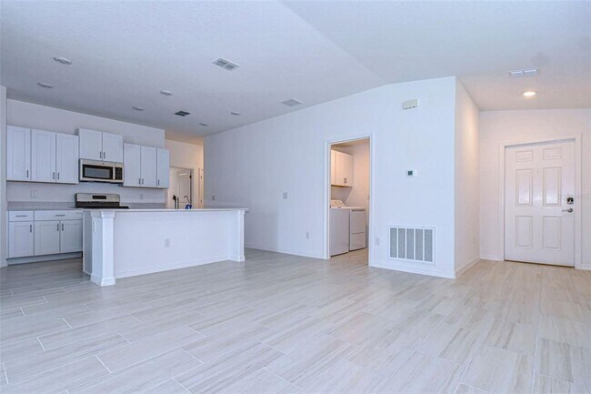 Building Photo - 8879 Little Bluestem Dr