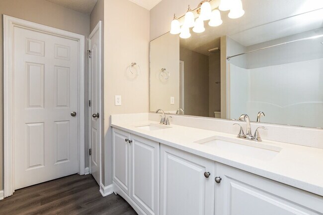 Building Photo - 3020 Hayling Dr