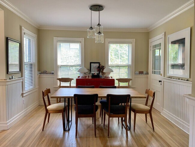 Building Photo - 81 Hampton St