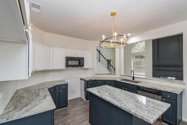 Building Photo - 30611 Country Meadows Dr