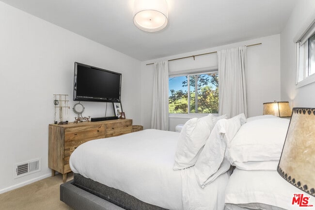 Building Photo - 2385 Sunset Heights Dr