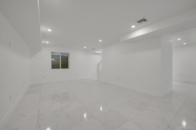 Building Photo - ONE Manhasset Ave