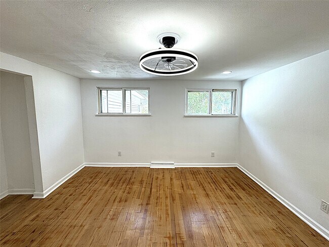 Building Photo - 609 N Nanticoke Ave