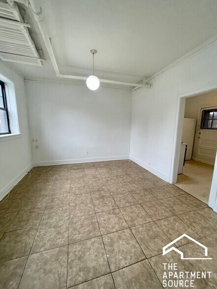 Building Photo - 3258 Maple Ave