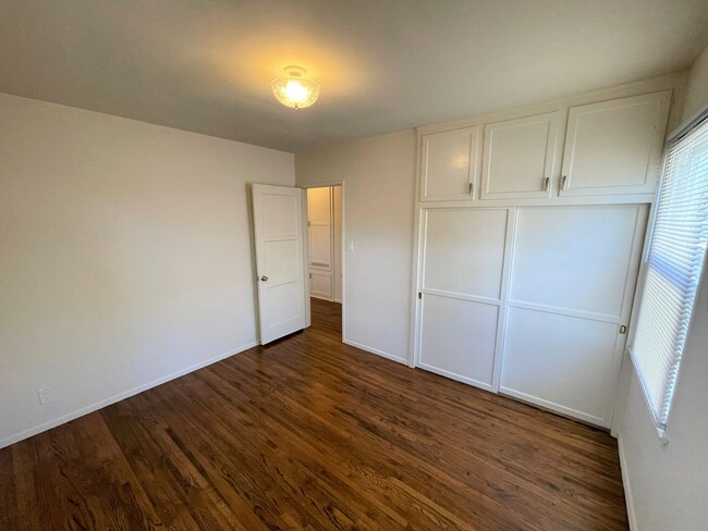Building Photo - Upgraded Midtown Home with Beautiful Wood ...