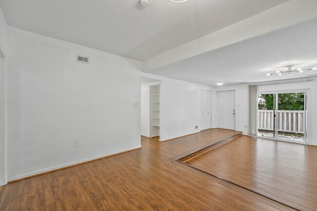 Building Photo - 12883 Cara Dr
