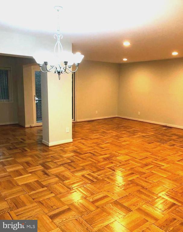 Building Photo - 14 Stonehenge Cir