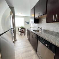 Building Photo - 510 W Surf St