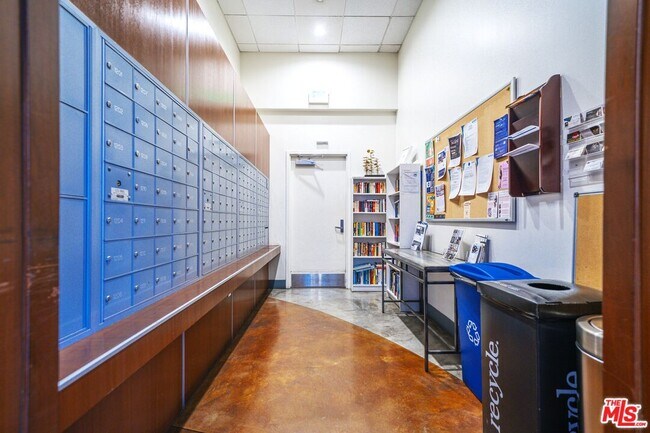 Building Photo - 801 S Grand Ave