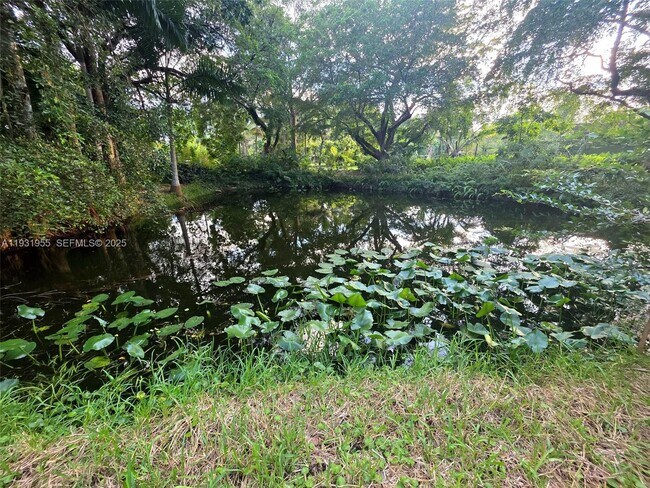 Building Photo - 5095 SW 73rd Ave