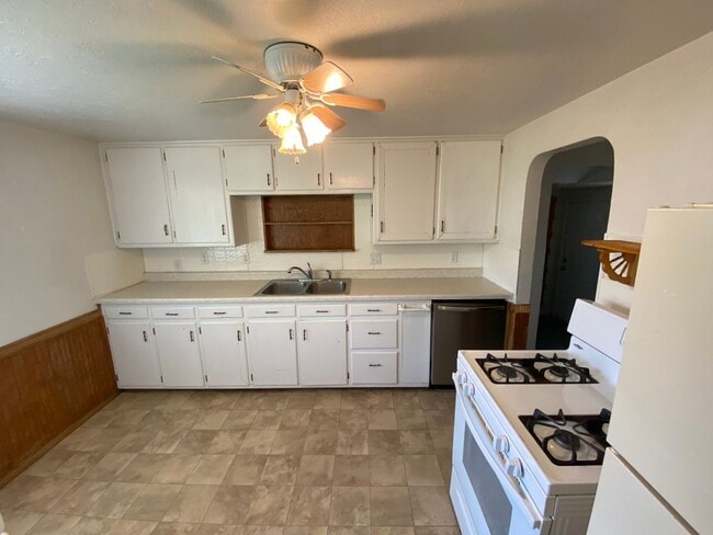 Building Photo - Cozy 4-Bedroom, 2-Bath Home Near CMU!