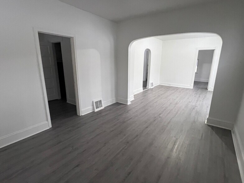 Building Photo - 4302 W 30th St