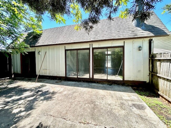 Building Photo - 4216 Chalet Cir NW