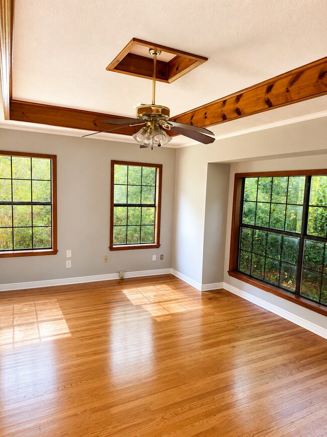 Building Photo - Spacious 3 Bedroom, 2 Bath Home in North Jackson