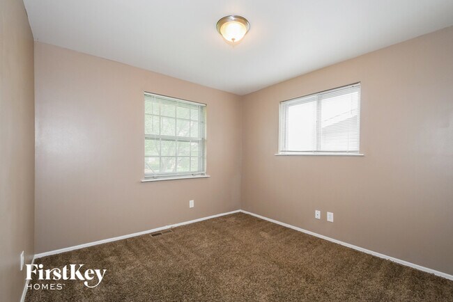 Building Photo - 2725 Benne Dr