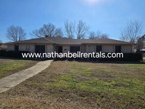 Building Photo - 3 bedroom 2 bath