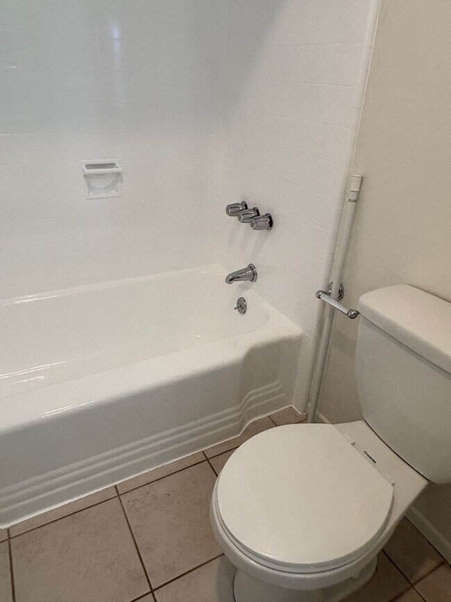 Building Photo - 215 S Baldwin Ave