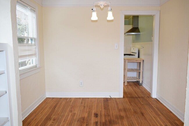 Building Photo - University Heights- Charming 2BR 1BA Craft...