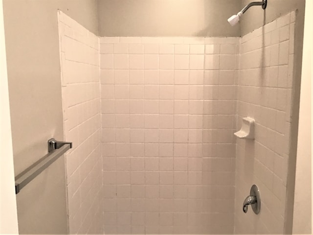 Building Photo - 2678 Fernwood Ave