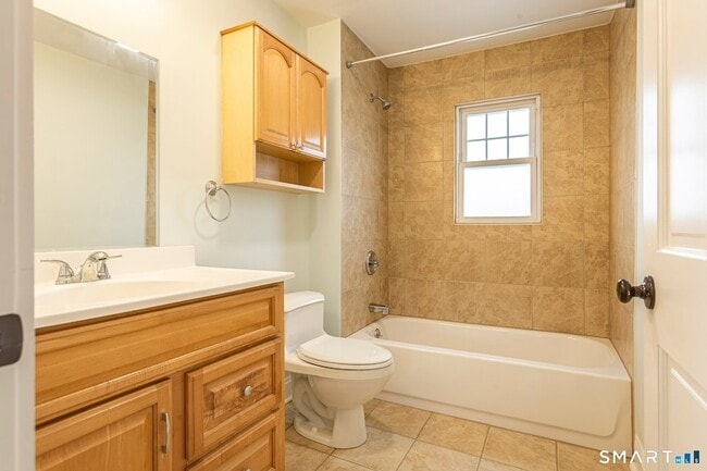 Building Photo - 15 Cowles St