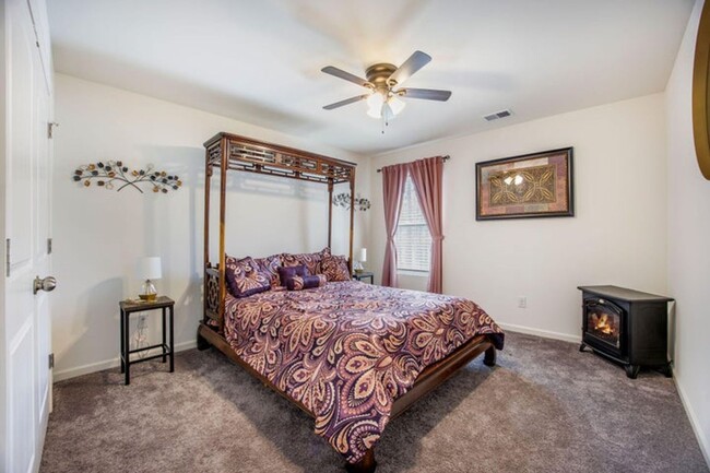 Building Photo - Beautiful Traditional Home with Downstairs...