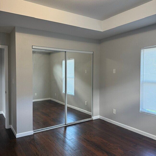 Building Photo - 774 Parklawn Ct