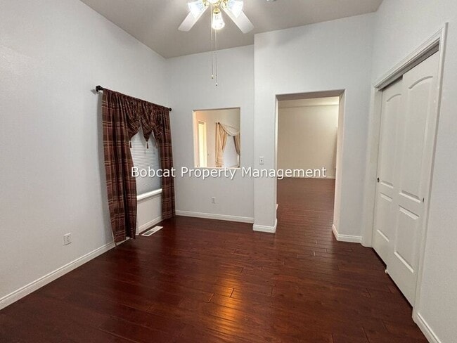 Building Photo - 1626 Evergreen Dr