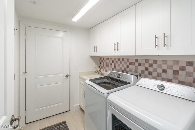 Building Photo - 16903 Fairgrove Way