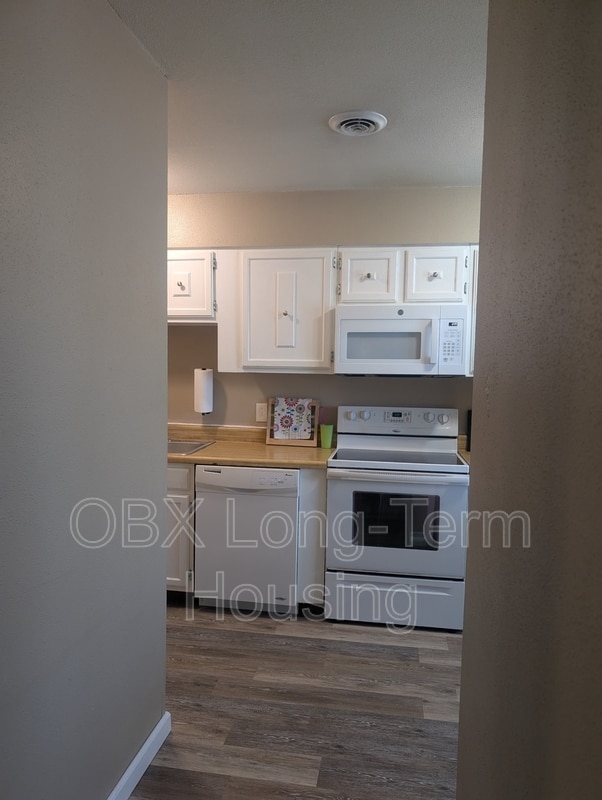 Building Photo - 207 Pine Grove Trail