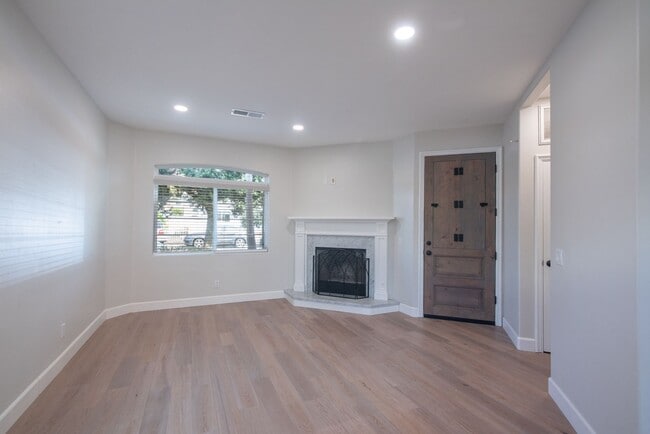 Building Photo - Oceanside Gem with ocean view and a 5-Minute Walk to the Beach/Pier