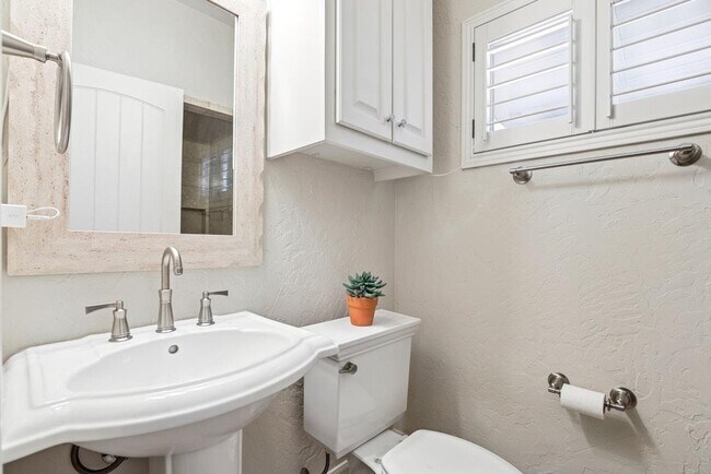 Building Photo - 2307 Alta Vista Ave
