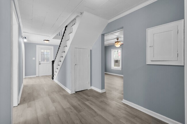 Building Photo - 522 Crawford St