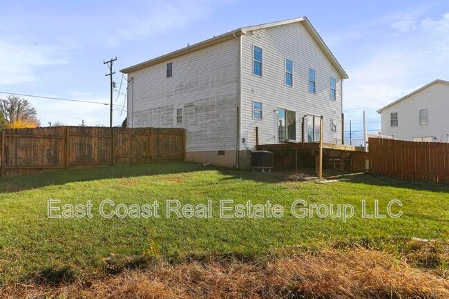 Building Photo - 121 E Rd