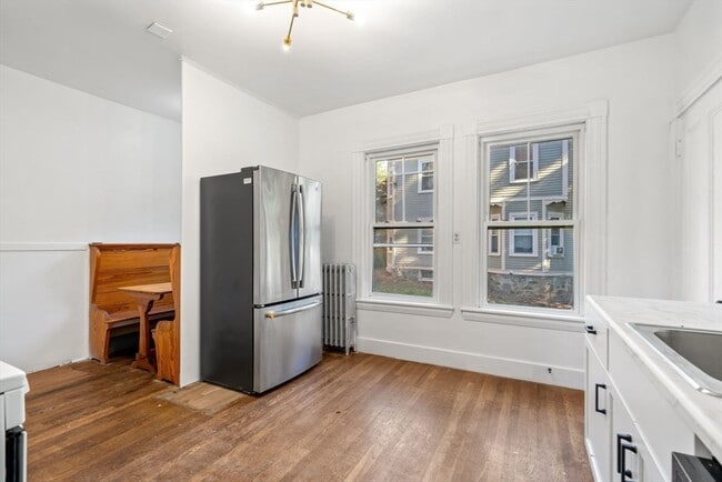 Building Photo - 168 Elliot St