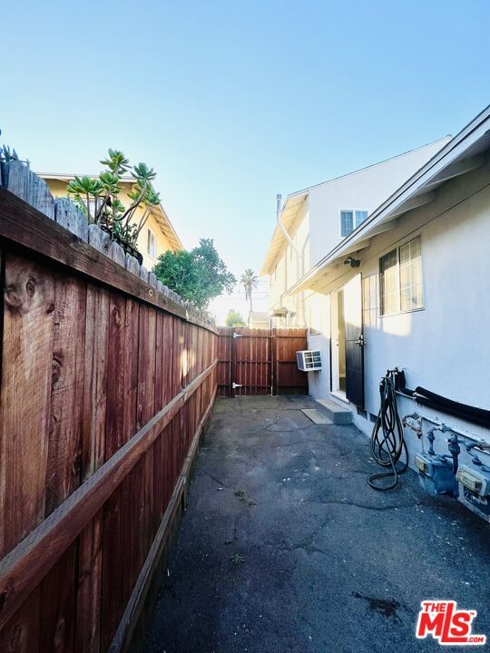 Building Photo - 6319 Fulton Ave