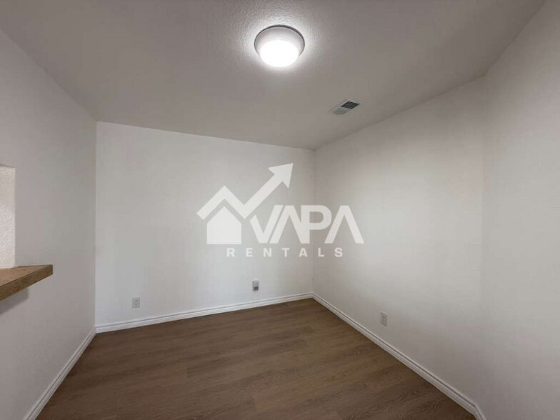 Building Photo - 8307 Maple Ridge Dr