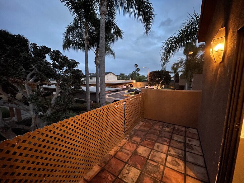 Building Photo - 305 Coral Reef Dr