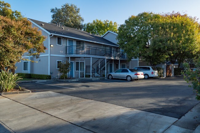 Building Photo - 591 Matmor Rd