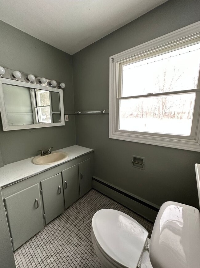 Building Photo - 3 Bedroom Home with Large Yard – Western Schools