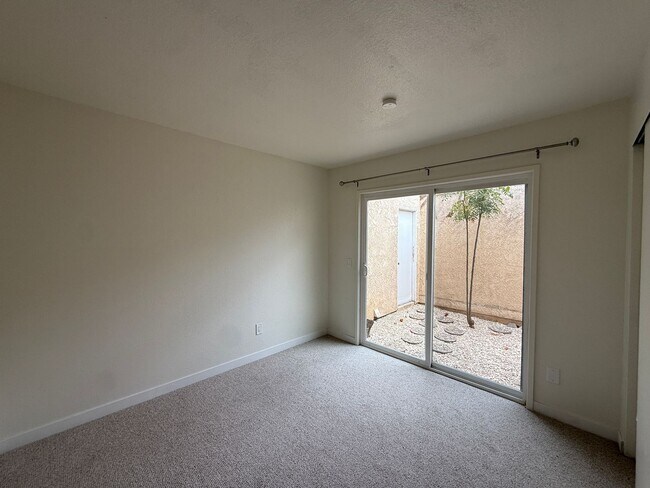 Building Photo - 1422 Eagle Ct