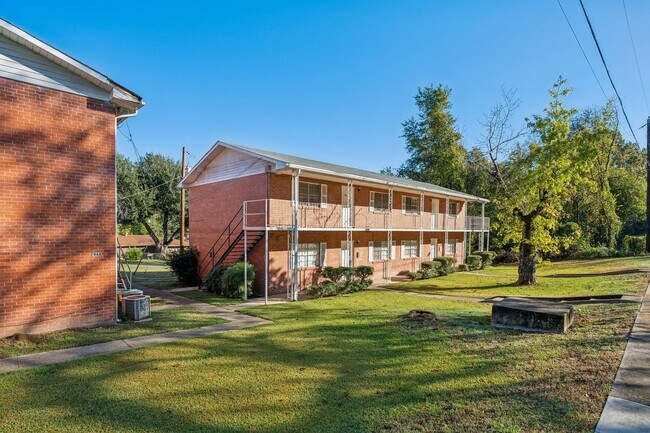 Primary Photo - Lakeside Villa Apartment