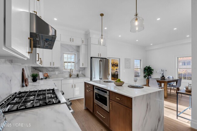 Building Photo - 340 River Rd