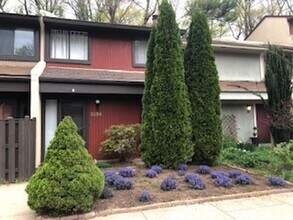 Building Photo - Well Maintained & Updated - 3 BR - Reston Metro