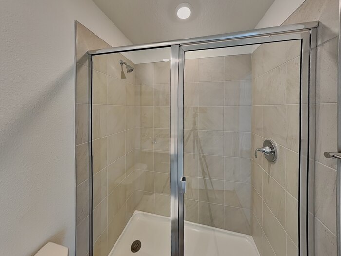 Building Photo - 610 Holly Lks Dr